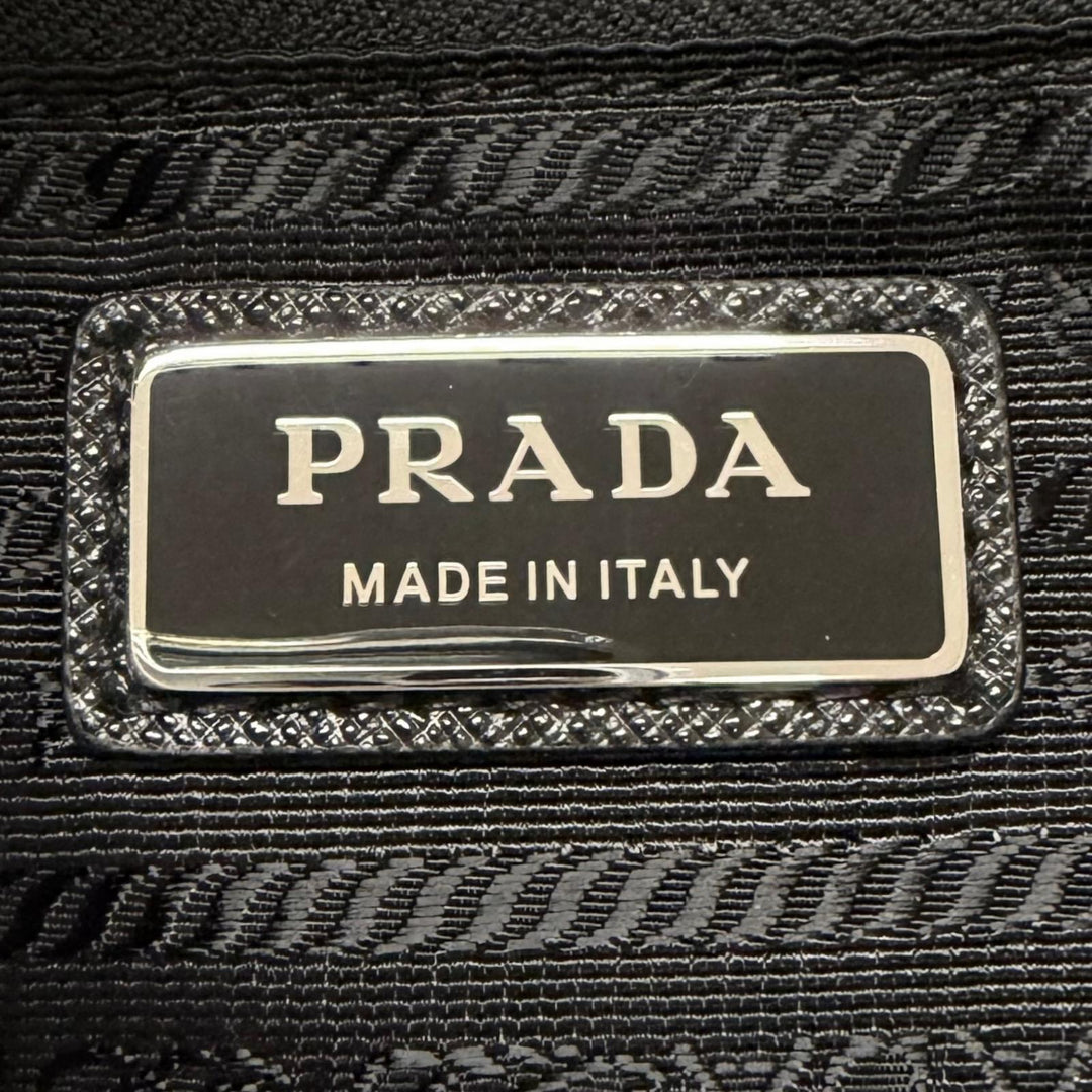 美品□PRADA プラダ 2VL033 トライアングルロゴ Re-Nylon サフィアーノレザー ボディバッグ ブラック イタリア製 メンズ 定価247500円