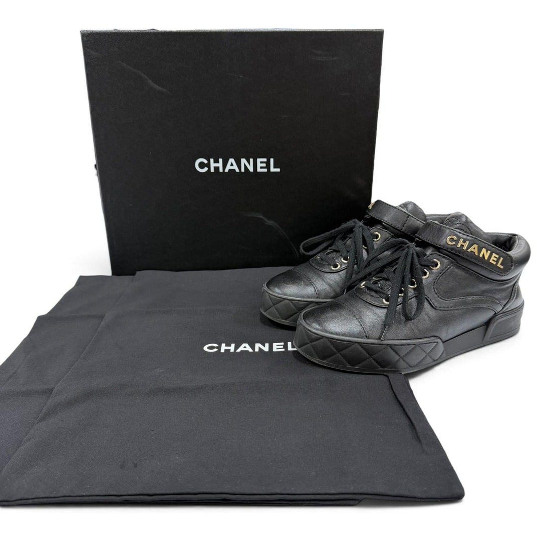 美品☆CHANEL シャネル G34967 ココマーク・ロゴ金具 ベルクロ レースアップ レザー ミドルハイカットスニーカー ブラック 36 箱・保袋付