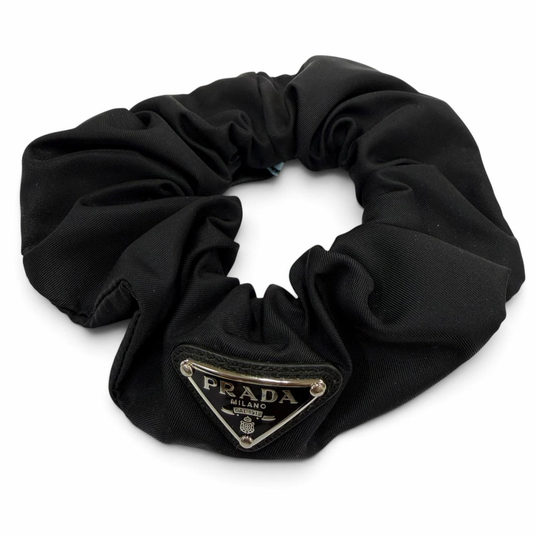 極美品☆PRADA プラダ 1IF015 テスートトライアングルロゴプレート RE-NYLON ヘアアクセサリー ナイロンシュシュ ブラック 箱付き