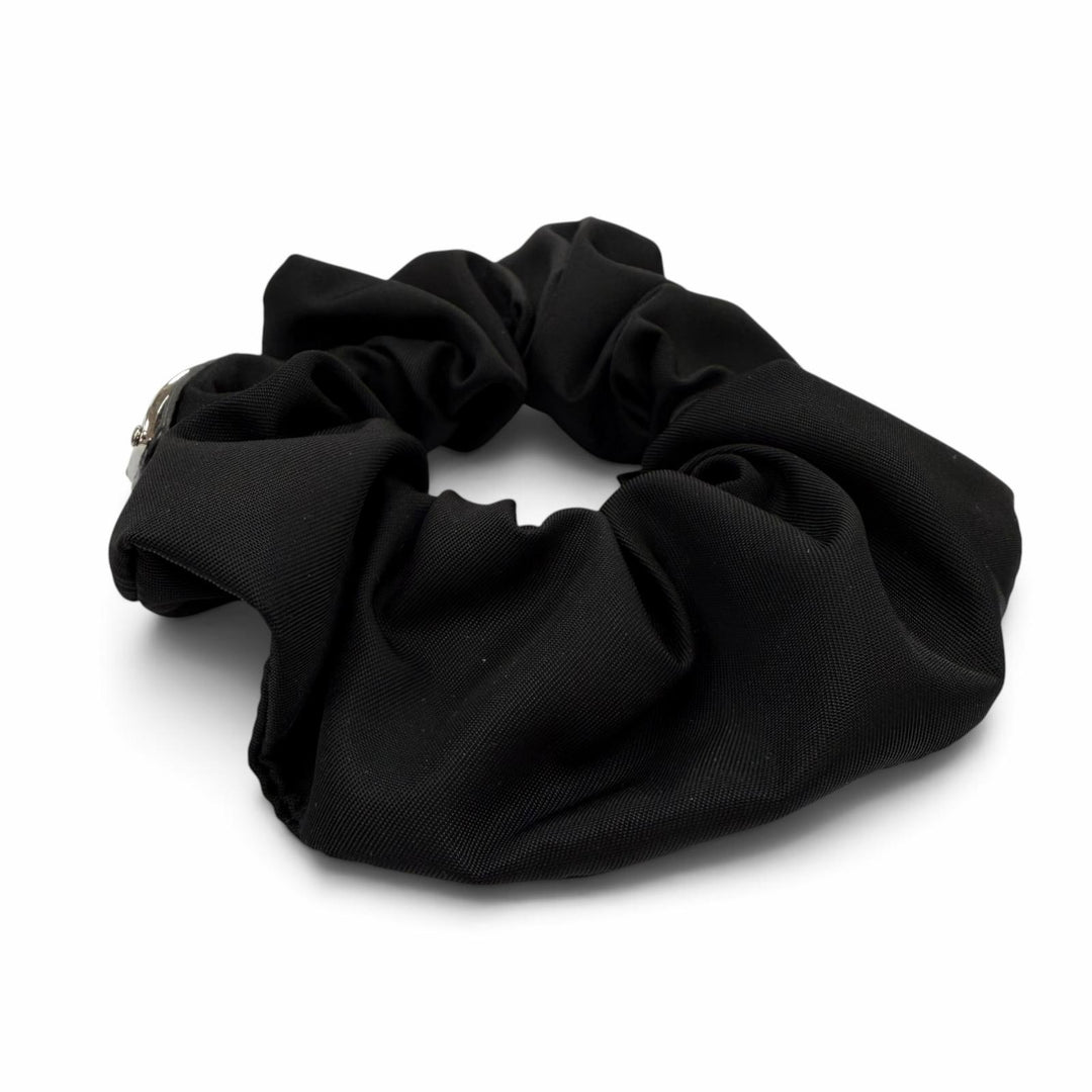 極美品☆PRADA プラダ 1IF015 テスートトライアングルロゴプレート RE-NYLON ヘアアクセサリー ナイロンシュシュ ブラック 箱付き