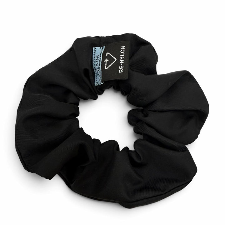 極美品☆PRADA プラダ 1IF015 テスートトライアングルロゴプレート RE-NYLON ヘアアクセサリー ナイロンシュシュ ブラック 箱付き