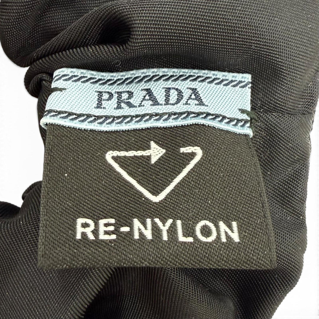 極美品☆PRADA プラダ 1IF015 テスートトライアングルロゴプレート RE-NYLON ヘアアクセサリー ナイロンシュシュ ブラック 箱付き