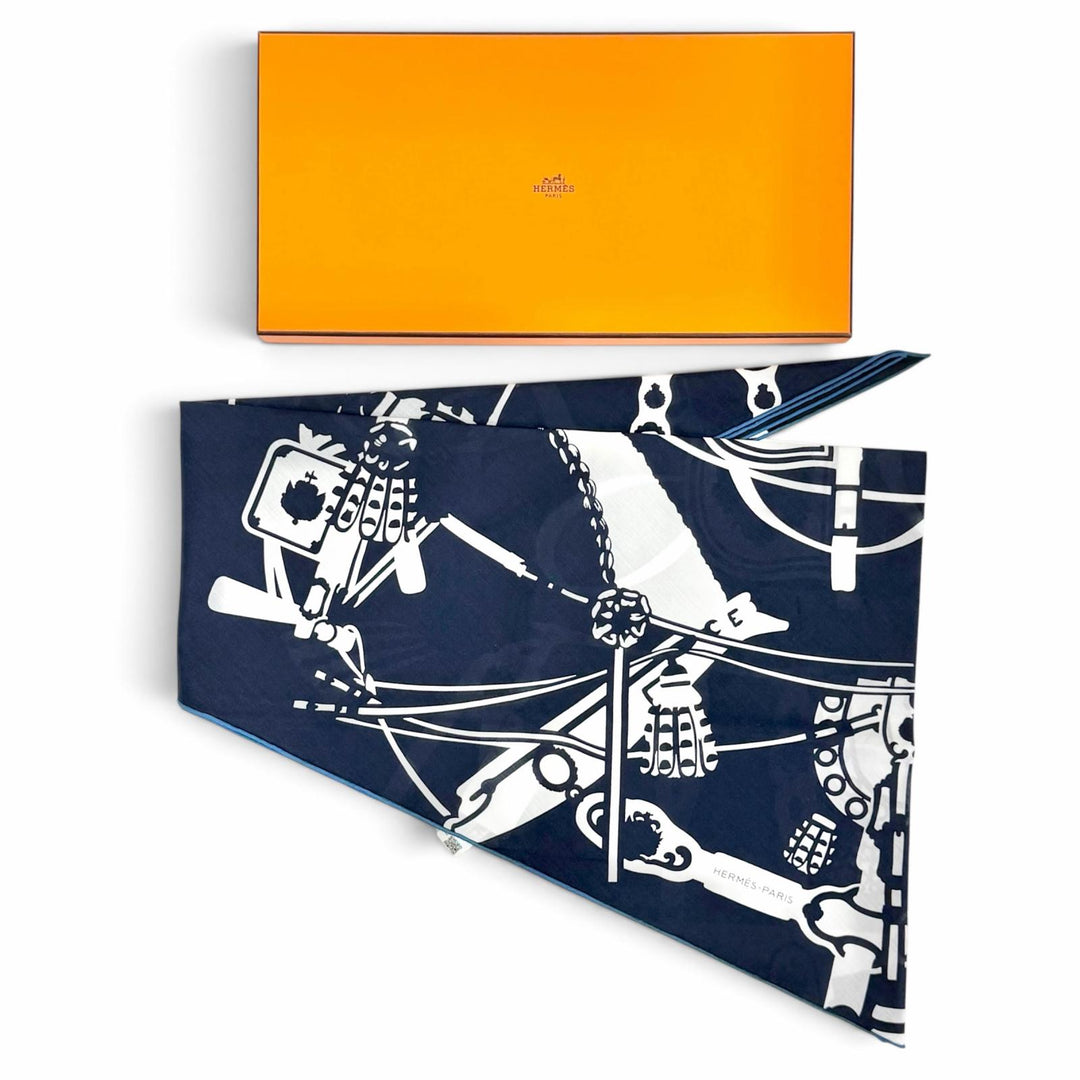 未使用品△HERMES エルメス H434223T ロザンジュGM 宮廷の馬具 コットン マリン ブルー テュルカン ひし形 現行品 スカーフ 定価119900円