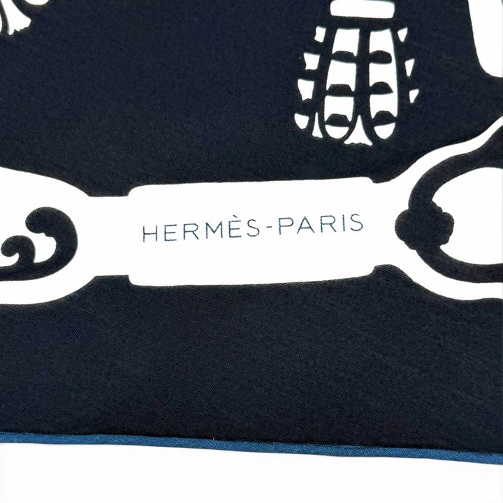 未使用品△HERMES エルメス H434223T ロザンジュGM 宮廷の馬具 コットン マリン ブルー テュルカン ひし形 現行品 スカーフ 定価119900円