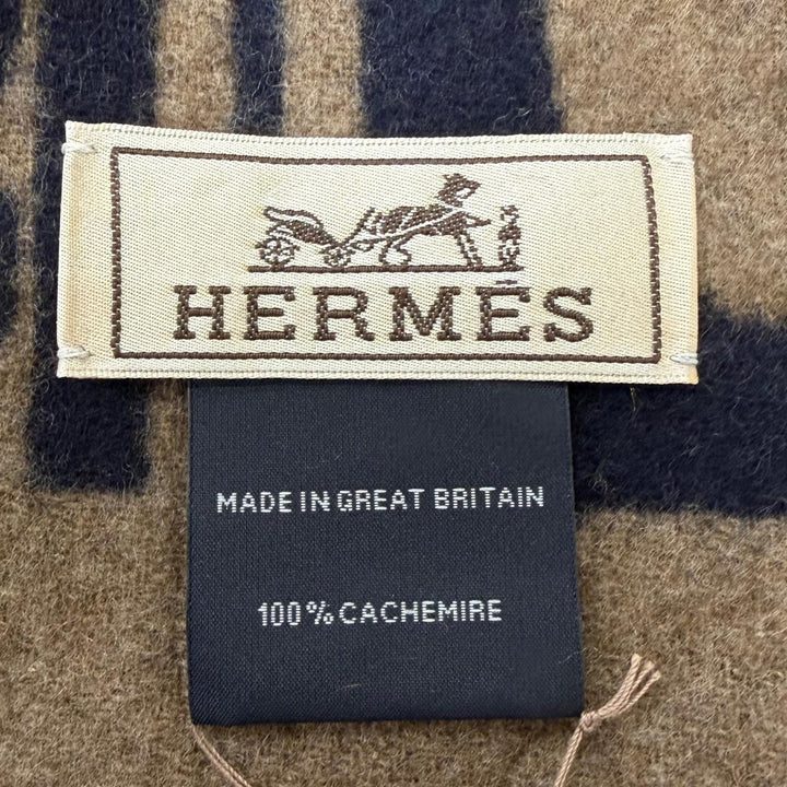 未使用品□HERMES エルメス ブリッド・ドゥ・ガラ カシミヤ100% クルードセル 刺繍 フリンジ マフラー マリン エトゥープ 英国製 メンズ