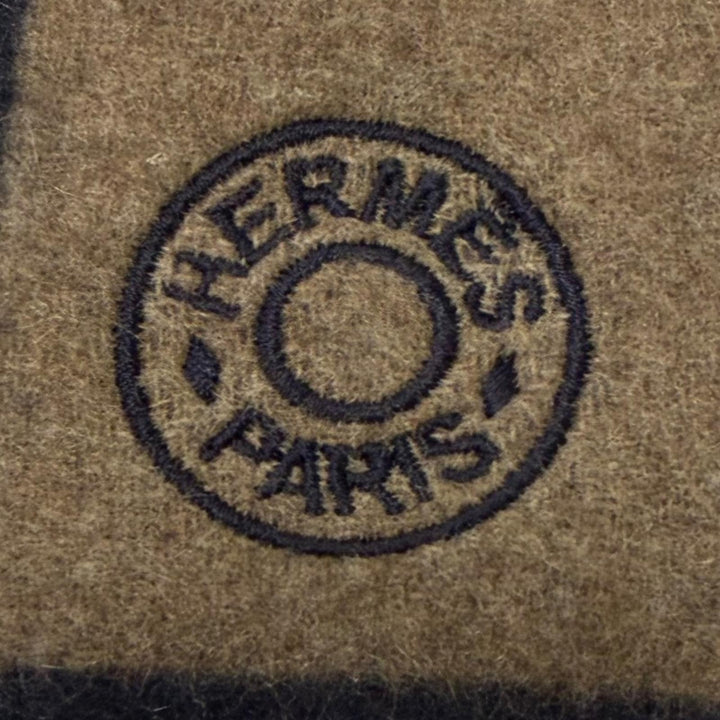 未使用品□HERMES エルメス ブリッド・ドゥ・ガラ カシミヤ100% クルードセル 刺繍 フリンジ マフラー マリン エトゥープ 英国製 メンズ