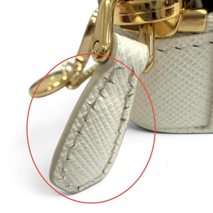 極美品△PRADA プラダ 1NR025 トライアングルロゴ サフィアーノレザー チェーンショルダー ミニ ポーチ ホワイト ゴールド金具 伊製 箱付