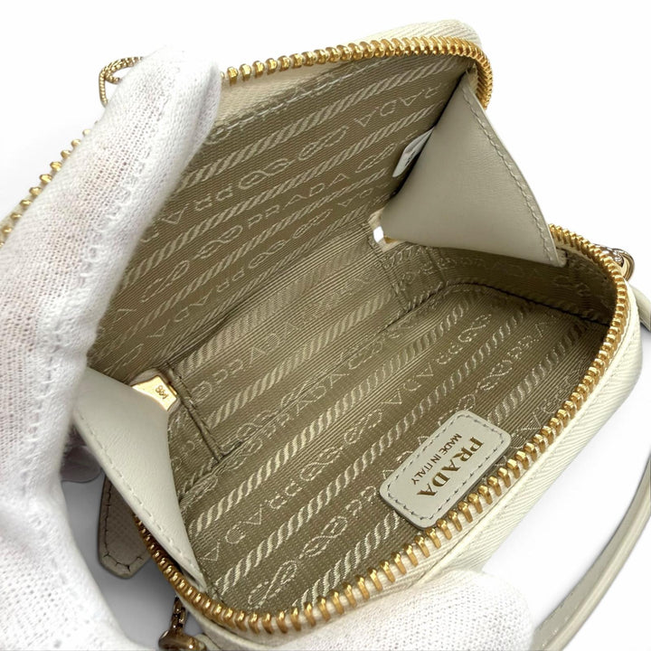 極美品△PRADA プラダ 1NR025 トライアングルロゴ サフィアーノレザー チェーンショルダー ミニ ポーチ ホワイト ゴールド金具 伊製 箱付