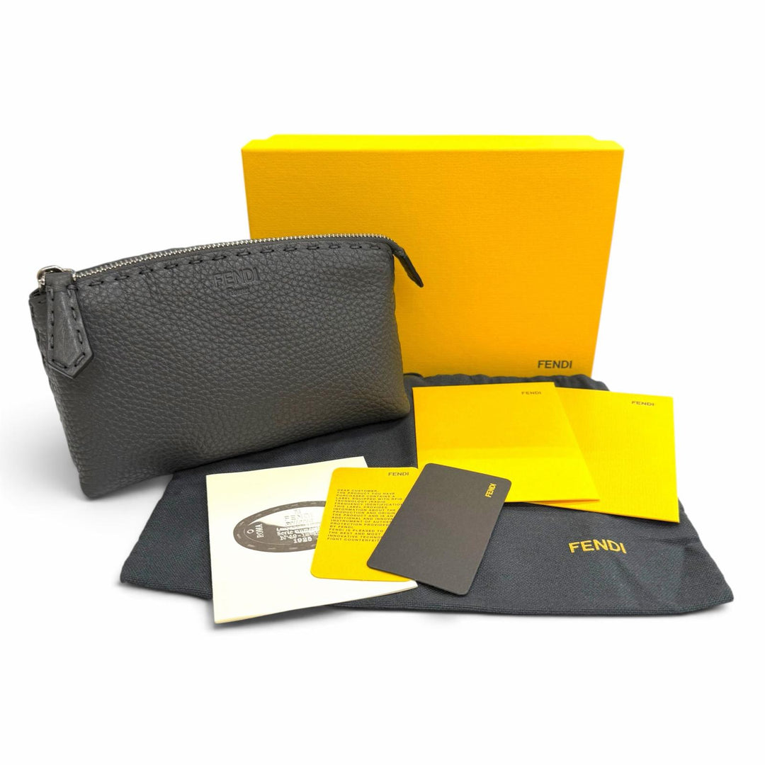 極美品△FENDI フェンディ 8N0114 SELLERIA セレリア ロゴ レザー ポーチ 化粧ポーチ ダークグレー シルバー金具 伊製 箱・保存袋付き