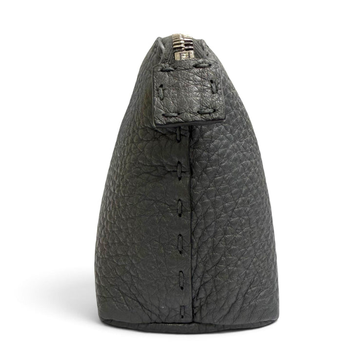 極美品△FENDI フェンディ 8N0114 SELLERIA セレリア ロゴ レザー ポーチ 化粧ポーチ ダークグレー シルバー金具 伊製 箱・保存袋付き