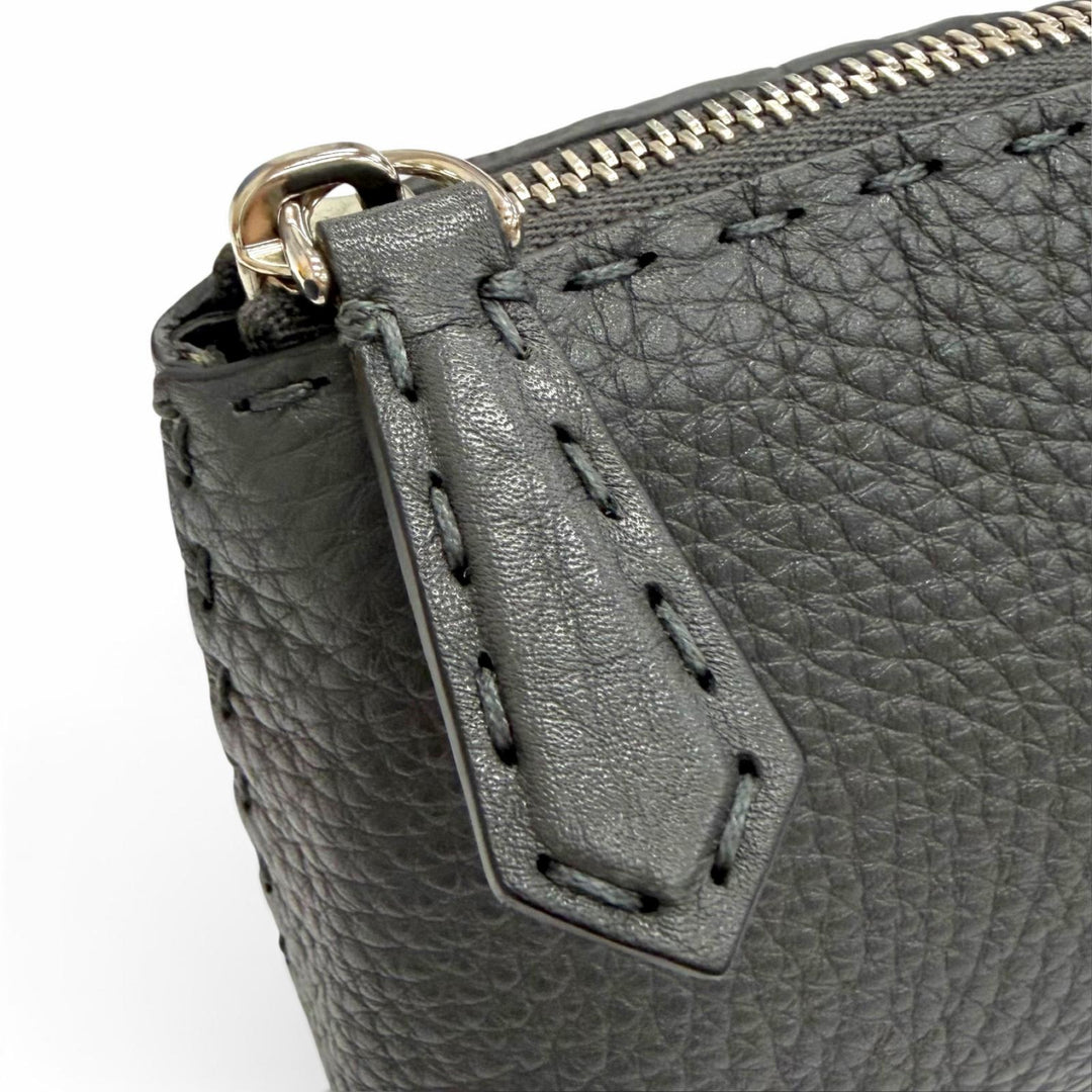 極美品△FENDI フェンディ 8N0114 SELLERIA セレリア ロゴ レザー ポーチ 化粧ポーチ ダークグレー シルバー金具 伊製 箱・保存袋付き