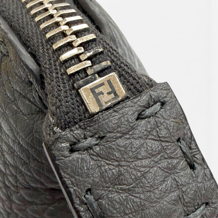 極美品△FENDI フェンディ 8N0114 SELLERIA セレリア ロゴ レザー ポーチ 化粧ポーチ ダークグレー シルバー金具 伊製 箱・保存袋付き