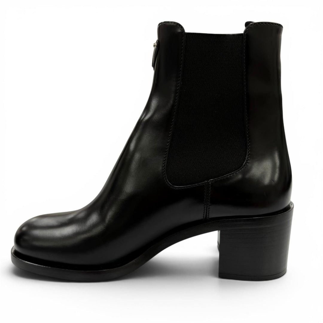 極美品☆PRADA プラダ 1T227N トライアングルロゴ ブラッシュドレザー サイドゴア ショートブーツ ブラック 38 イタリア製 レディース