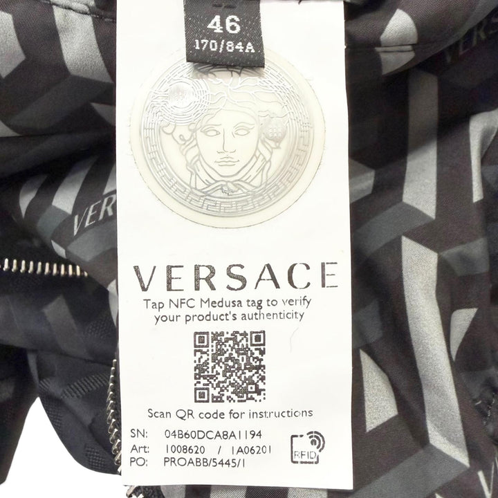 美品□VERSACE ヴェルサーチ 2022年製 1A06201 グレカ ロゴ総柄 中綿入り ボンバージャケット ネイビー ブラック 46 イタリア製 正規品
