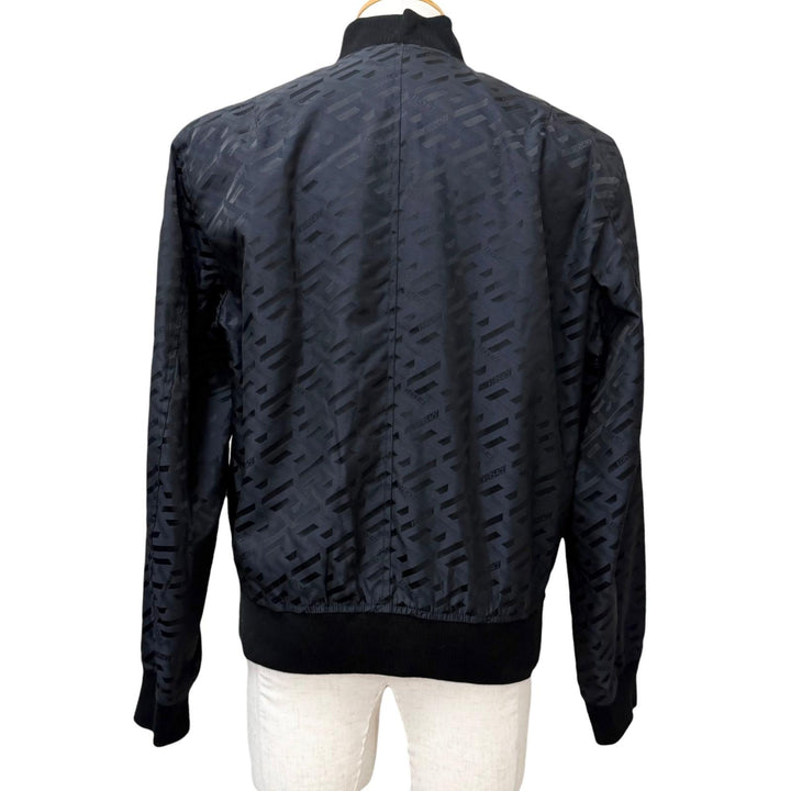 美品□VERSACE ヴェルサーチ 2022年製 1A06201 グレカ ロゴ総柄 中綿入り ボンバージャケット ネイビー ブラック 46 イタリア製 正規品