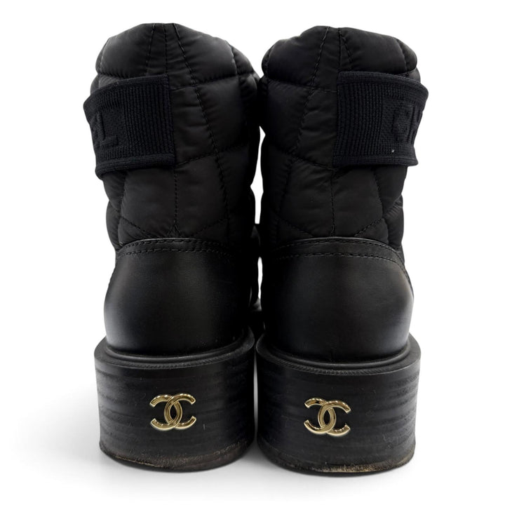 人気☆CHANEL シャネル 23B G45125 ココマーク・ロゴ マトラッセ レザー ショートブーツ ブラック 37.5 イタリア製 箱・保存袋付