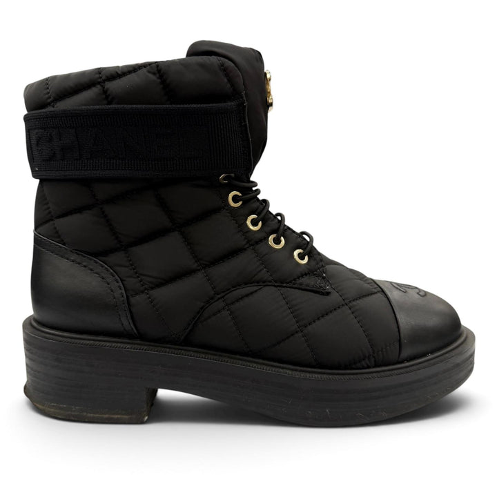 人気☆CHANEL シャネル 23B G45125 ココマーク・ロゴ マトラッセ レザー ショートブーツ ブラック 37.5 イタリア製 箱・保存袋付