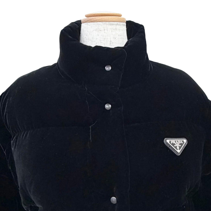 極美品△PRADA プラダ 2023年製 291805 トライアングルロゴ ベルベット クロップド 2WAY ダウンベスト ダウンジャケット 黒 36 正規品