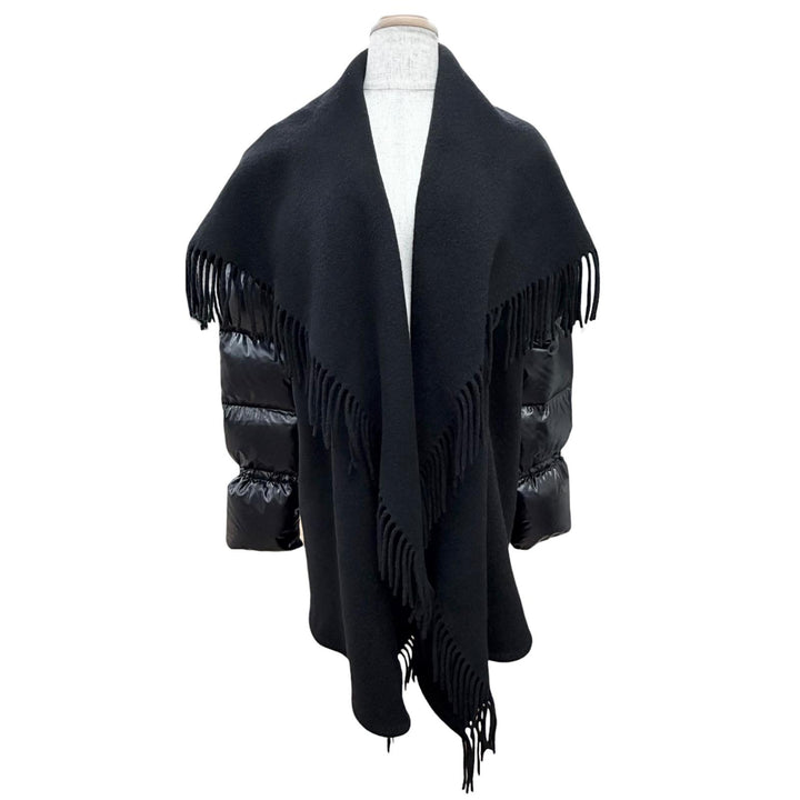 美品△MONCLER モンクレール MANTELLA ウール100％ ロゴワッペン ダウンスリーブ フリンジ ケープコート ポンチョ ブラック S 正規品