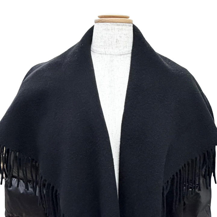 美品△MONCLER モンクレール MANTELLA ウール100％ ロゴワッペン ダウンスリーブ フリンジ ケープコート ポンチョ ブラック S 正規品