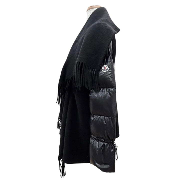 美品△MONCLER モンクレール MANTELLA ウール100％ ロゴワッペン ダウンスリーブ フリンジ ケープコート ポンチョ ブラック S 正規品