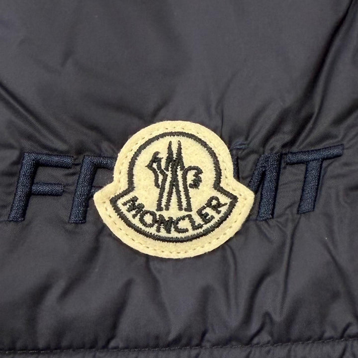 未使用品▼モンクレールジーニアス 7 フラグメント ヒロシフジワラ 2024年製 VAILE GILET ロゴワッペン付き ジレ ダウンベスト 4 正規品