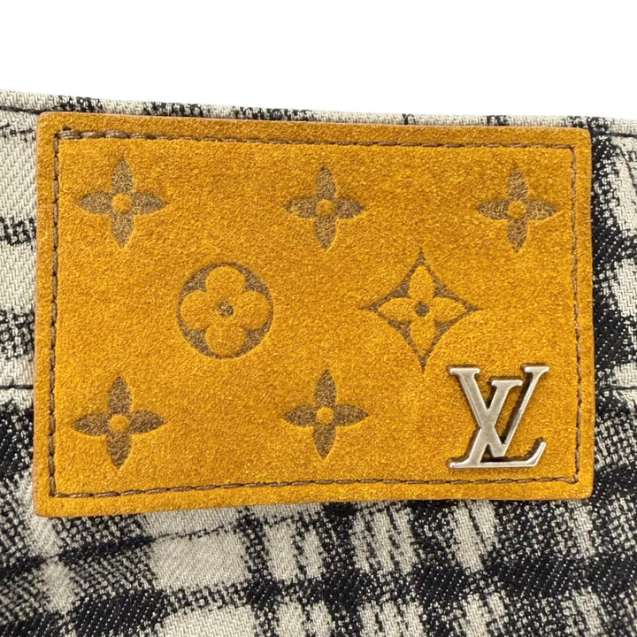 極美品□LOUIS VUITTON ルイヴィトン 23AW ロゴ チェック柄 レザーパッチ LVロゴ金具 デニムショートパンツ グレー 34 フランス製 正規品