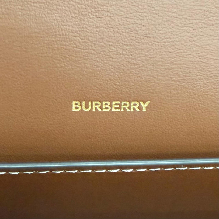 未使用品△BURBERRY バーバリー 8053311 LS NEW HAMPSHIRE ホースフェリー ロゴ スクエア ショルダーバッグ ブラック タン ゴールド金具