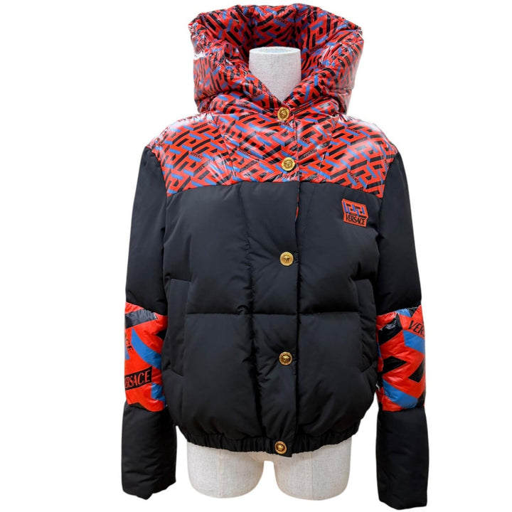 美品☆VERSACE ヴェルサーチ 2021年製 1001397 メデューサボタン フード付 ダウンジャケット レッド系 ブラック 38 イタリア製 正規品