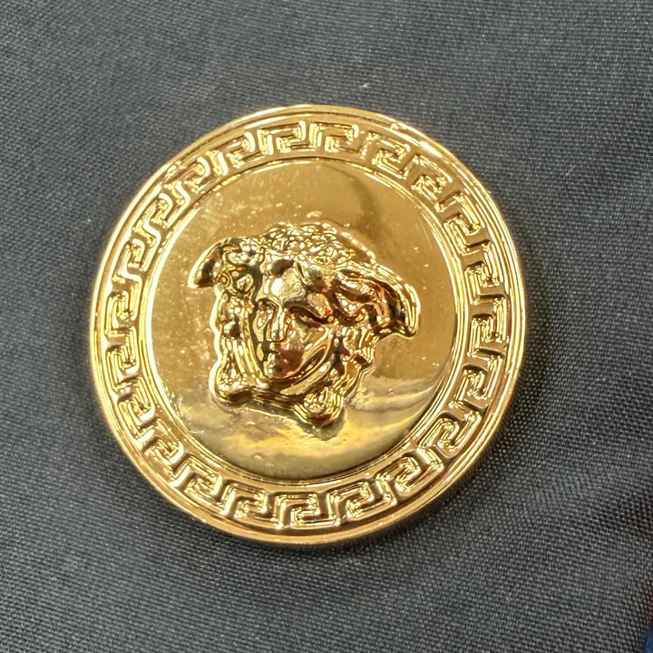 美品☆VERSACE ヴェルサーチ 2021年製 1001397 メデューサボタン フード付 ダウンジャケット レッド系 ブラック 38 イタリア製 正規品