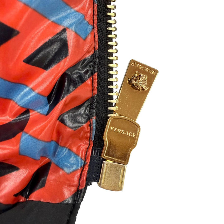 美品☆VERSACE ヴェルサーチ 2021年製 1001397 メデューサボタン フード付 ダウンジャケット レッド系 ブラック 38 イタリア製 正規品