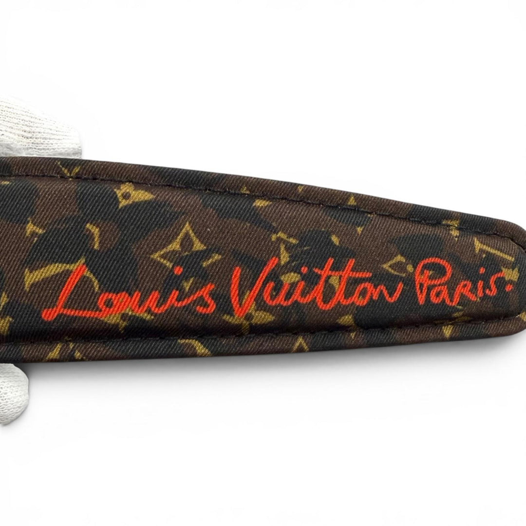 極美品★LOUIS VUITTON ルイヴィトン 2025年製 M03612 ヘッドバンド LV サファリ モノグラム レザー使い カチューシャ ブラウン 伊製