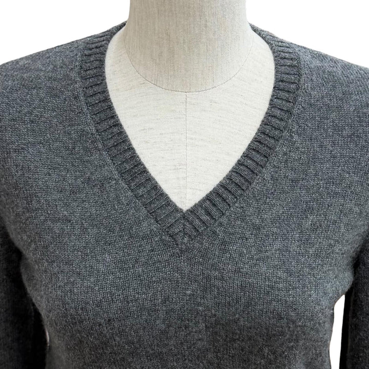 極美品★CHANEL シャネル P57351 カシミヤ100% ココマークプレート付 GABRIELLE COCO Vネック 長袖 ニット グレー 34 イタリア製 正規品