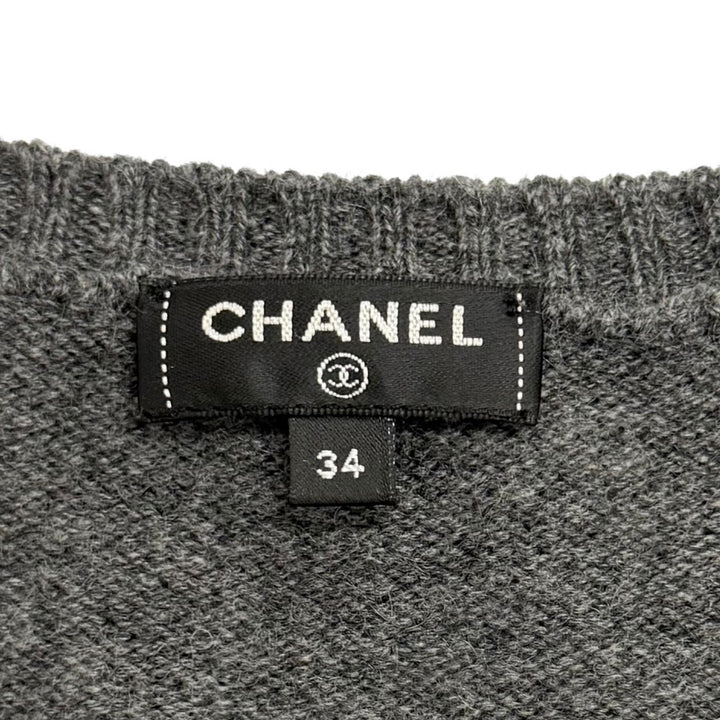 極美品★CHANEL シャネル P57351 カシミヤ100% ココマークプレート付 GABRIELLE COCO Vネック 長袖 ニット グレー 34 イタリア製 正規品