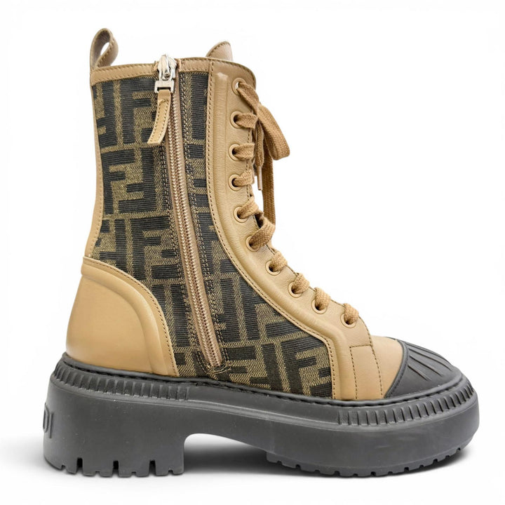 極美品△FENDI フェンディ 22AW ドミノ バイカーブーツ ズッカ柄 FFロゴ サイドジップ ショートブーツ ブラウン 36 伊製 定価165000円