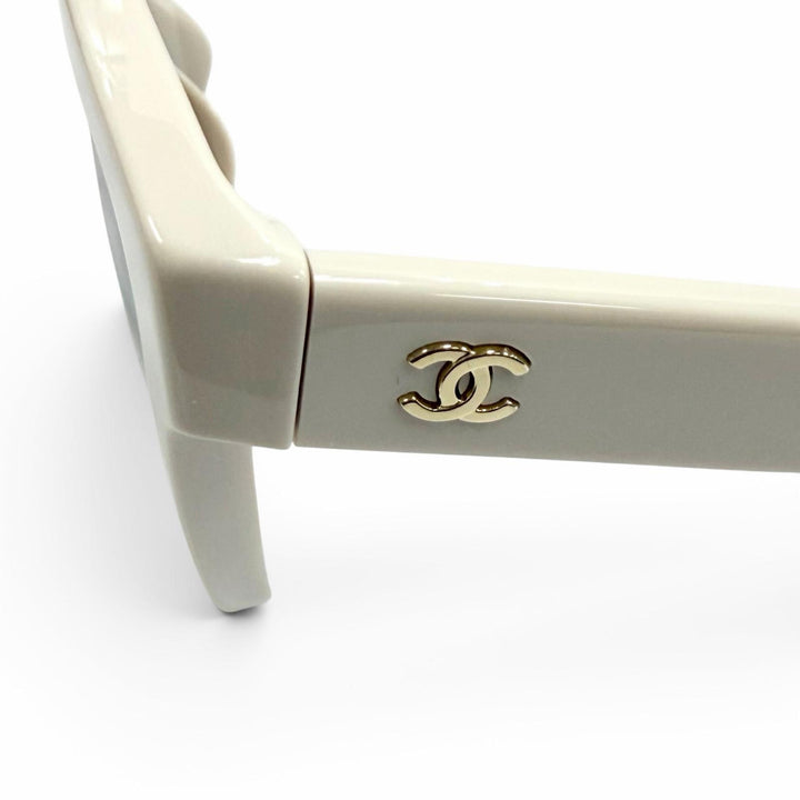 極美品★CHANEL シャネル 5487-A ココマーク ボールチェーン付 サングラス ライトベージュ 55□18 140 イタリア製 レディース