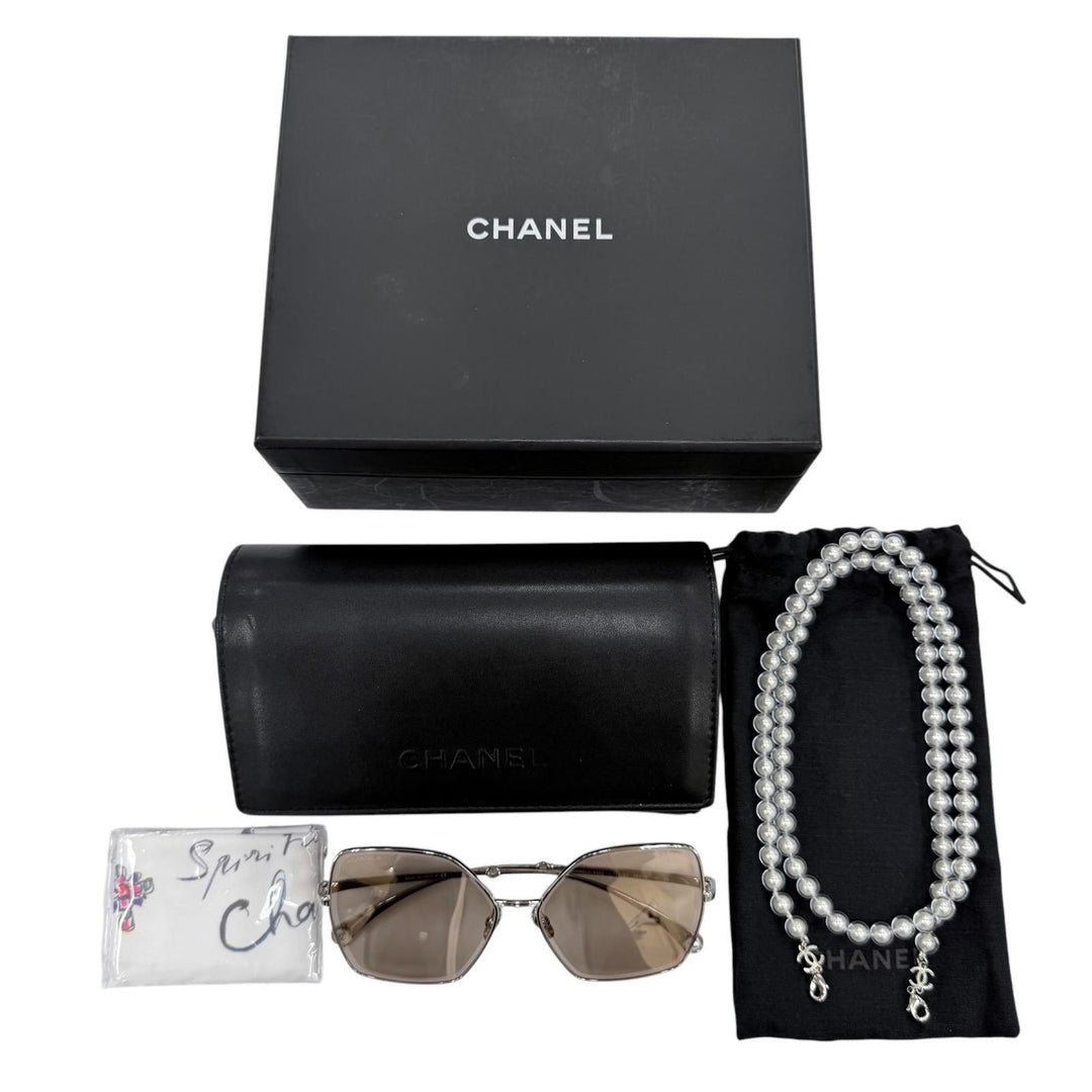 極美品☆CHANEL シャネル 4262 ココマーク パールチェーン バタフライ サングラス シルバー ブラウン 59□14 140 イタリア製 箱付き