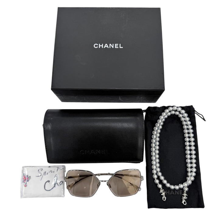 極美品☆CHANEL シャネル 4262 ココマーク パールチェーン バタフライ サングラス シルバー ブラウン 59□14 140 イタリア製 箱付き