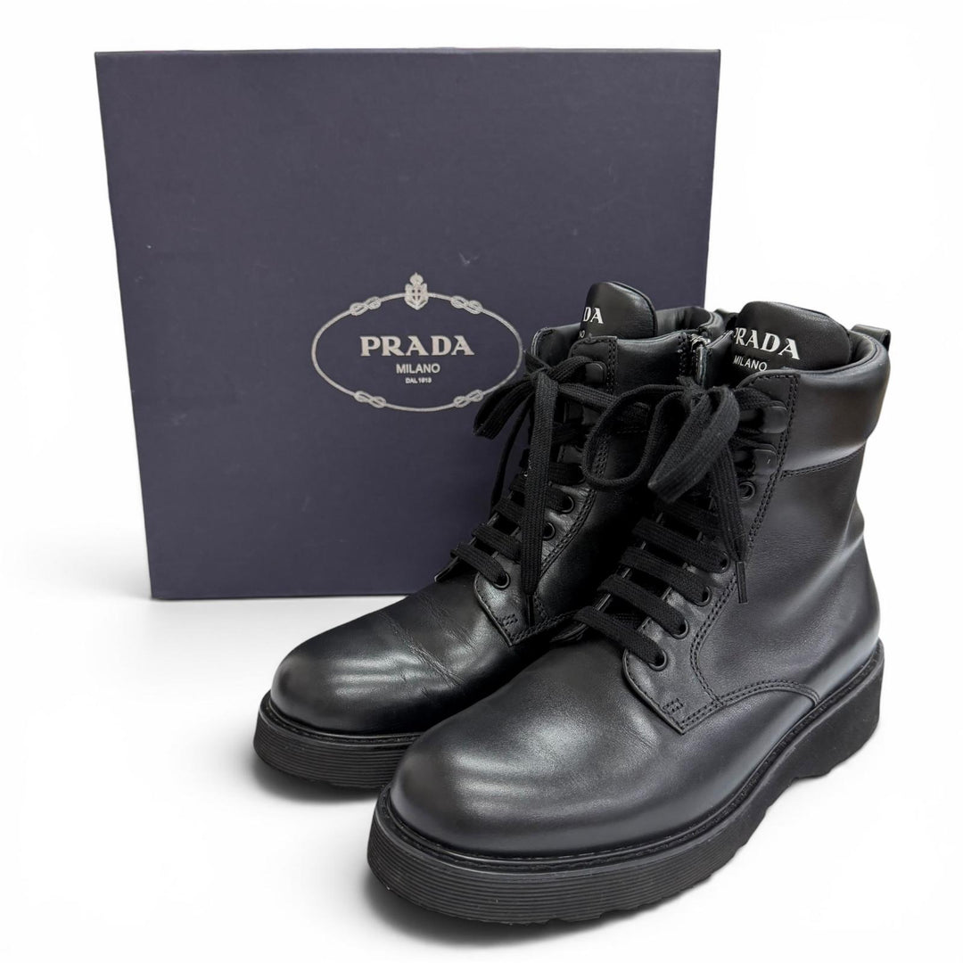 美品△PRADA プラダ 1T215N レザー ロゴ入り サイドジップ レースアップ レザー ショートブーツ アンクルブーツ ブラック 37.5 箱付き