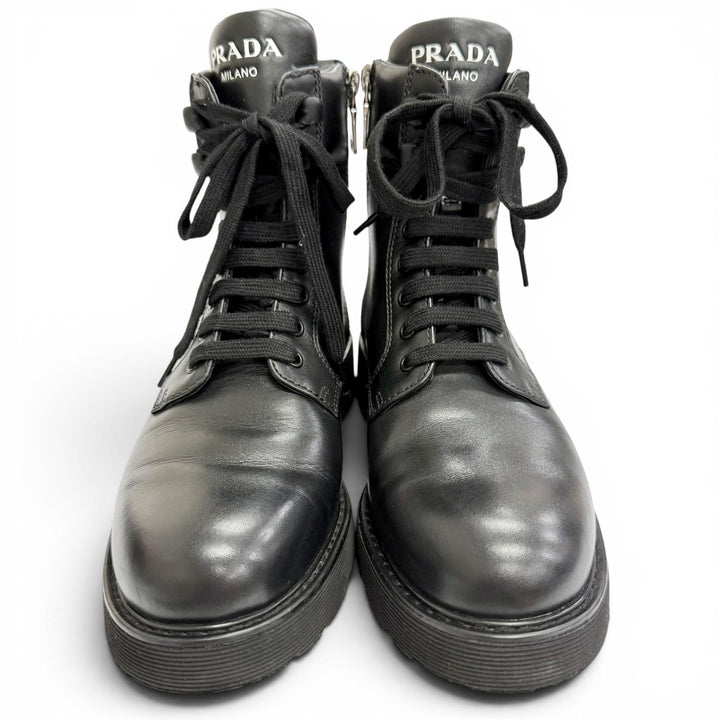 美品△PRADA プラダ 1T215N レザー ロゴ入り サイドジップ レースアップ レザー ショートブーツ アンクルブーツ ブラック 37.5 箱付き