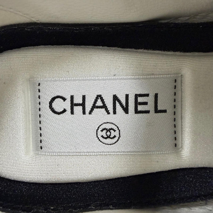 美品☆CHANEL シャネル G45079 ココマーク レースアップ レザー ローカットスニーカー シルバー 37 イタリア製 レディース 保存袋付き