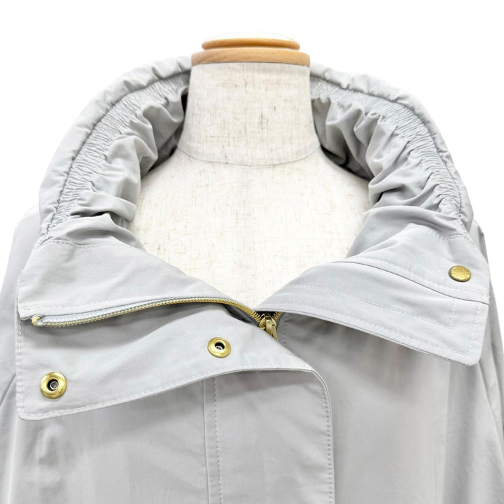美品△TATRAS タトラス LTLA21S4205-L REA ロゴプレート スタンドカラー フード収納 ZIP UP ブルゾン ロングコート グレー 02 正規品