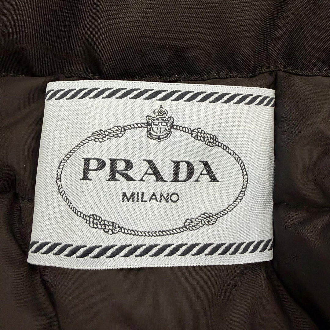 極美品☆PRADA プラダ 2025年製 DNA99R S231 1WQ8 Re-Nylon 中綿入り ZIP UP ジャケット ブラック 36 正規品 レディース ハンガー付き