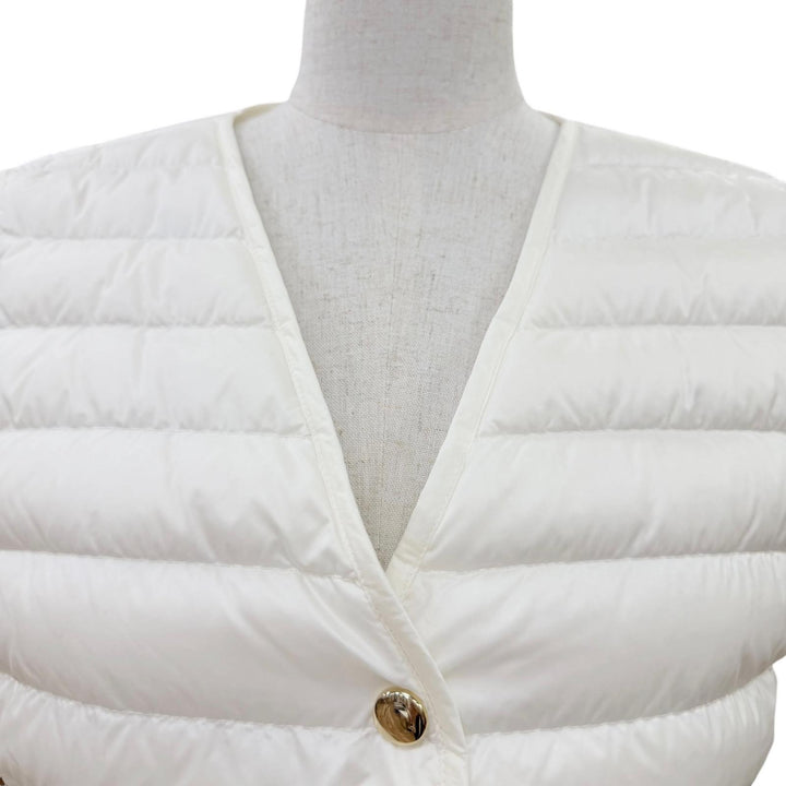美品☆MONCLER モンクレール 24SS CAMICA ロゴワッペン付 軽量 ダウンベスト ホワイト 40 正規品 レディース