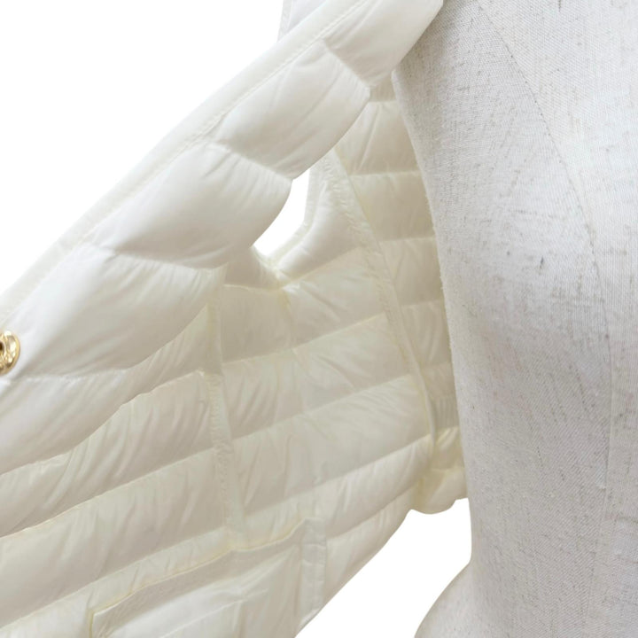 美品☆MONCLER モンクレール 24SS CAMICA ロゴワッペン付 軽量 ダウンベスト ホワイト 40 正規品 レディース