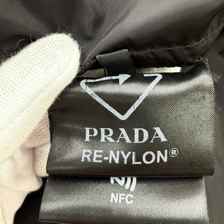 極美品☆PRADA プラダ 2023年製 292172 Re-Nylon トライアングルロゴ ベルト付トレンチコート ブラック 40 イタリア製 正規品 レディース