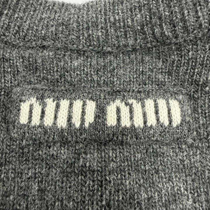 極美品☆MIUMIU ミュウミュウ 2024年製 DNA02T SOOO 13WS バージンウール ロゴ刺繍 クロップド丈 長袖 ニット カーディガン 38 正規品