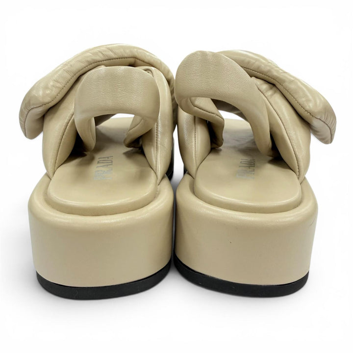 美品☆PRADA プラダ 1XZ758 トライアングルロゴ バックストラップ パデッドナッパレザー サンダル ベージュ 35 イタリア製 レディース