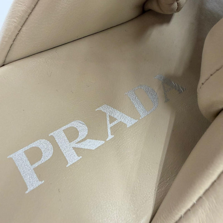 美品☆PRADA プラダ 1XZ758 トライアングルロゴ バックストラップ パデッドナッパレザー サンダル ベージュ 35 イタリア製 レディース