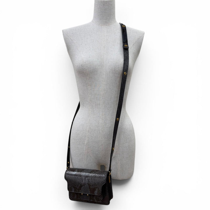 美品☆MARNI マルニ TRUNK トランク パイソンレザー ロゴ金具 ショルダーバッグ グレー系 イタリア製 レディース 保存袋付き